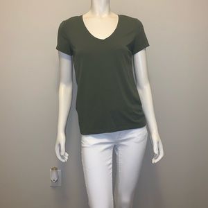 🌸 BANANA REPUBLIC TIMELESS T-SHIRT GREEN! 🌸